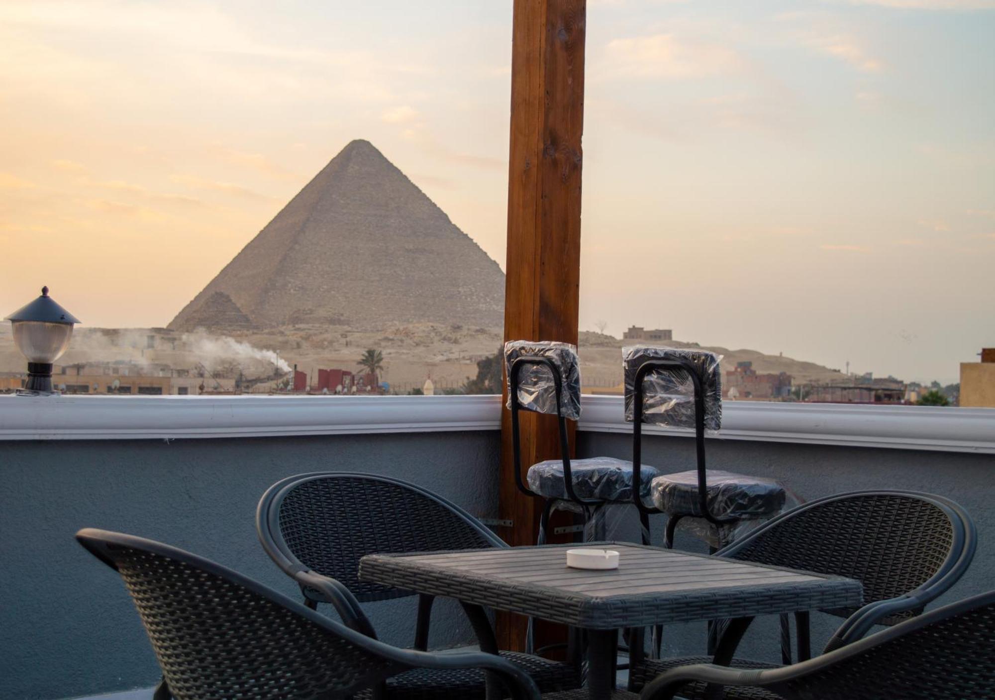 The Pyramids Gate Inn Kafret el-Gabal Eksteriør billede