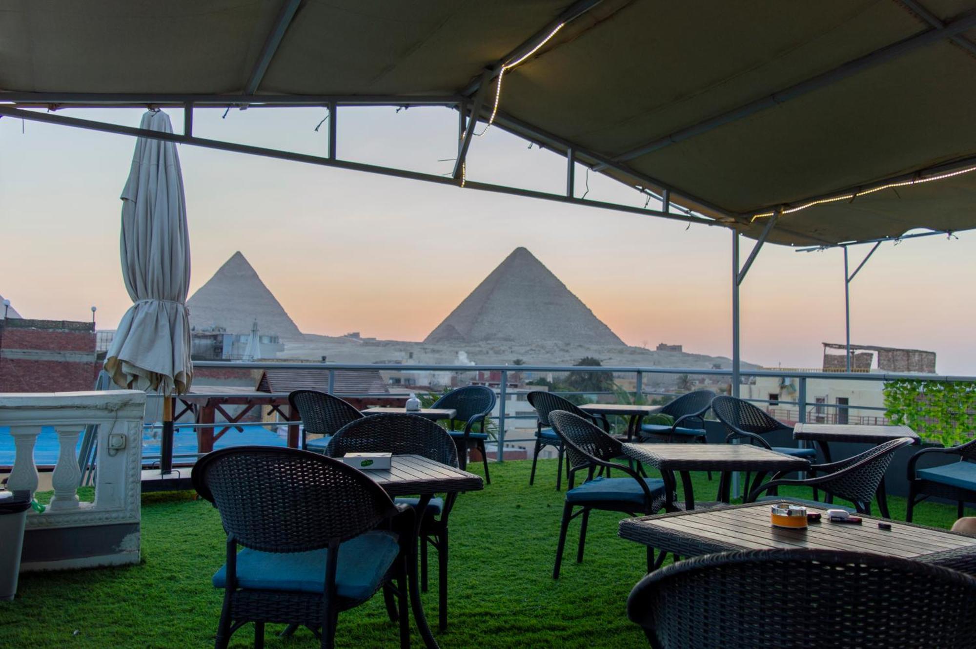 The Pyramids Gate Inn Kafret el-Gabal Eksteriør billede