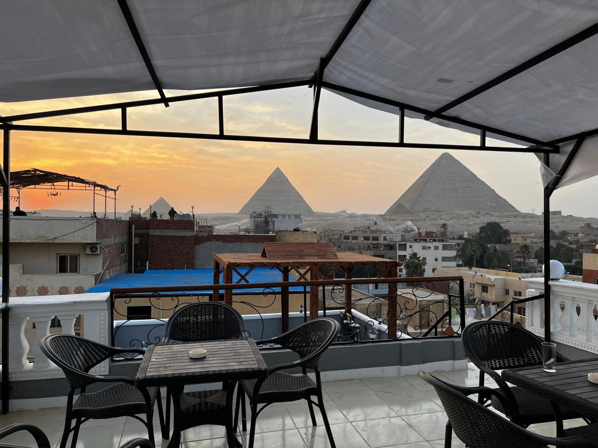 The Pyramids Gate Inn Kafret el-Gabal Eksteriør billede
