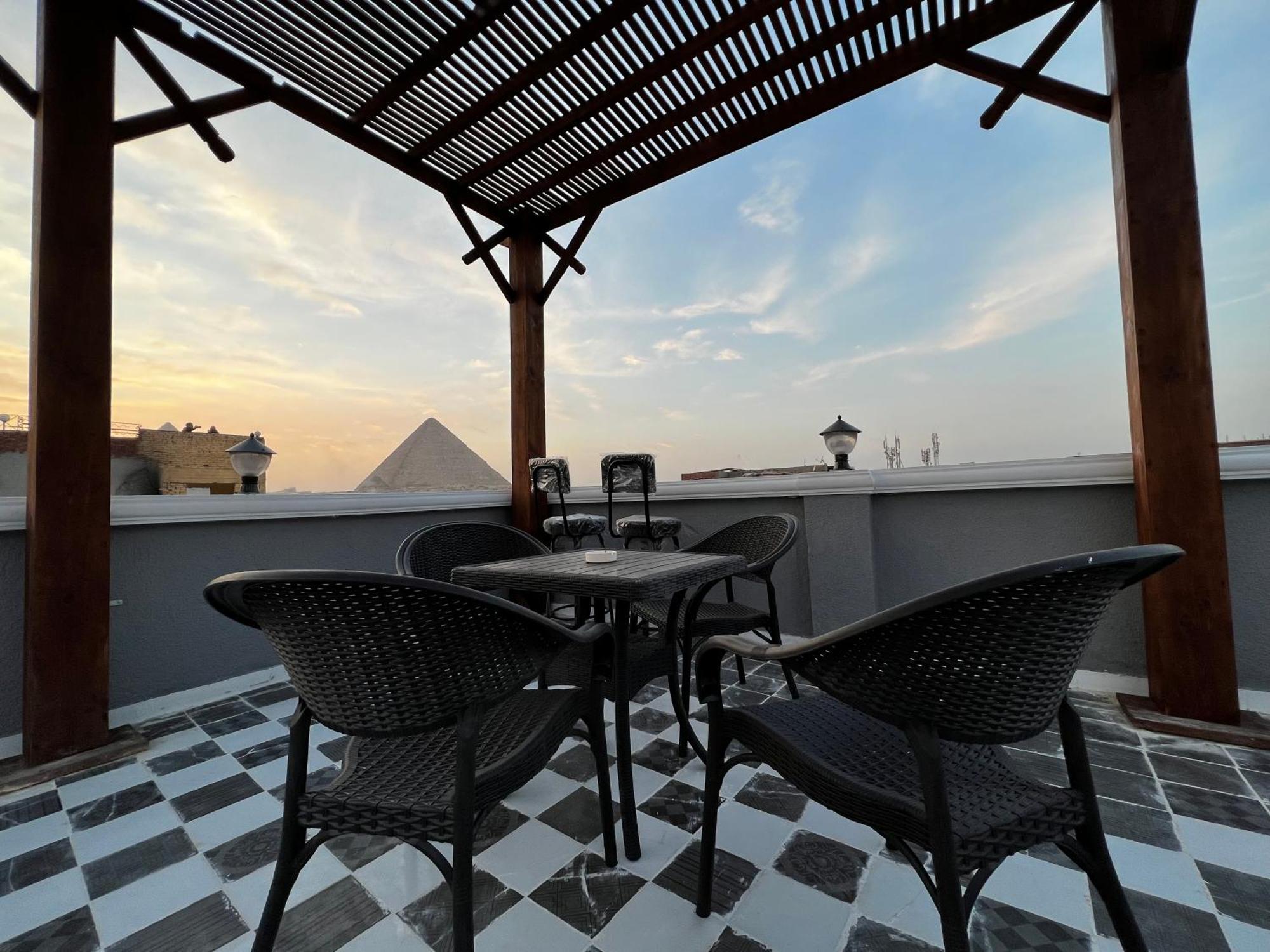 The Pyramids Gate Inn Kafret el-Gabal Eksteriør billede