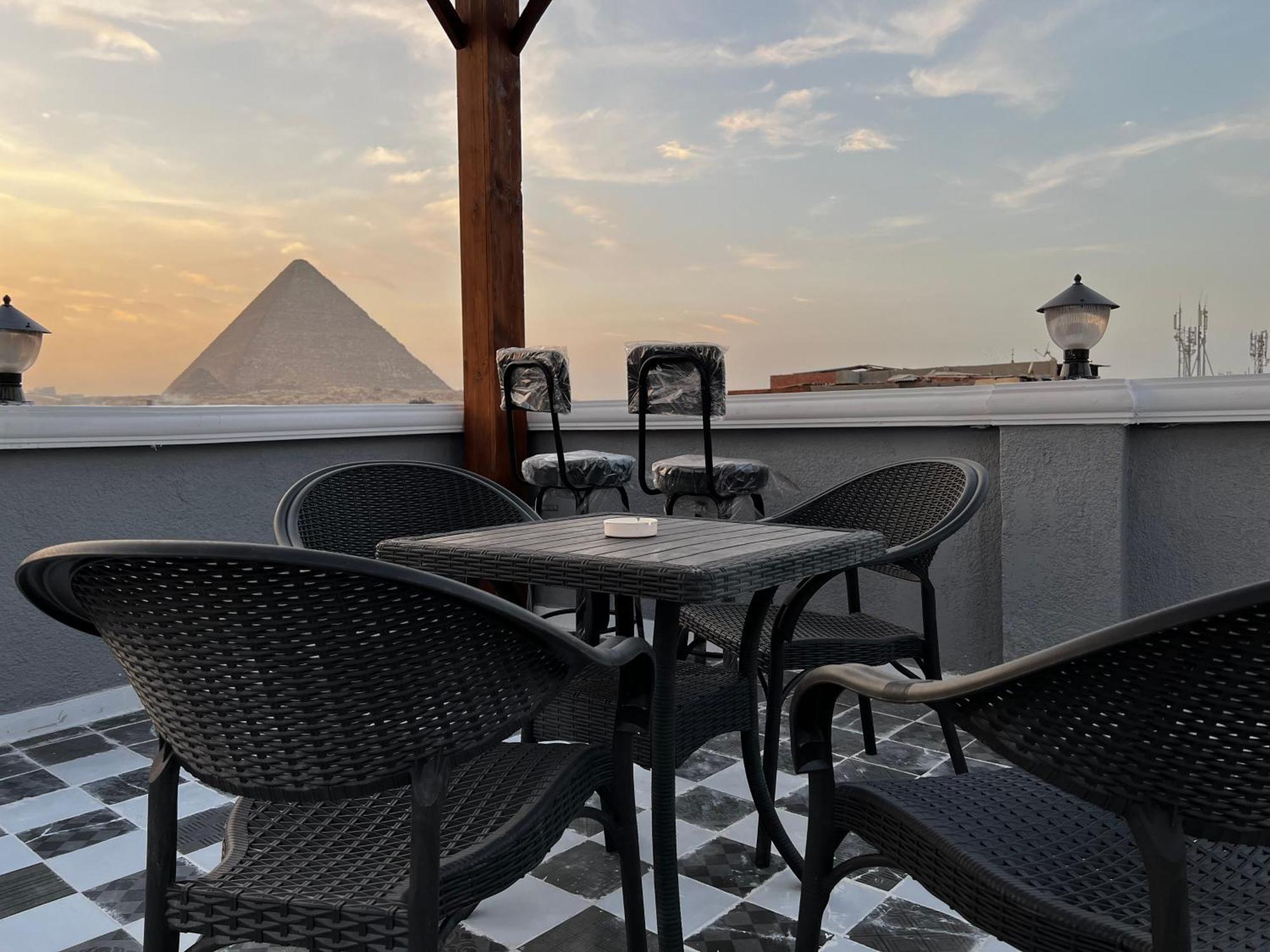 The Pyramids Gate Inn Kafret el-Gabal Eksteriør billede